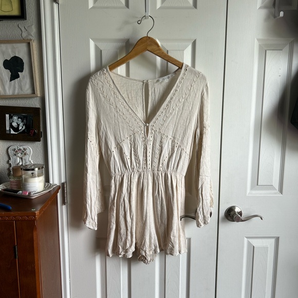 astr | minimalist cream white long sleeve coastal prep playsuit romper - Picture 1 of 6